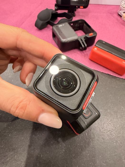 Екшън камера Insta360 ONE RS Twin Edition + Богат комплект аксесоари