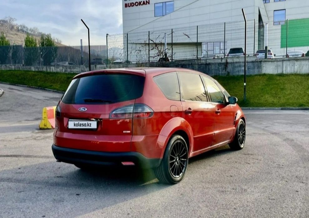 Продам машину Ford S-Max