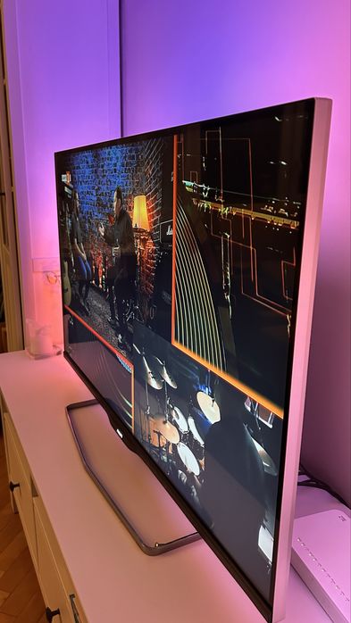Philips Ambilight 42” Smart TV + 50W външен субуфер
