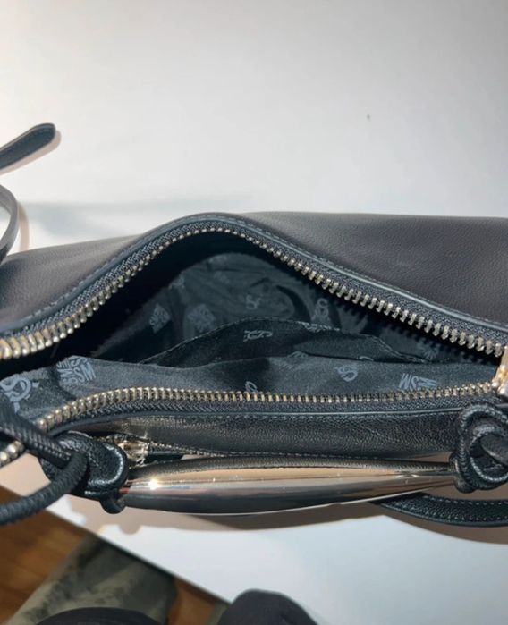 geanta neagra steve madden de mana