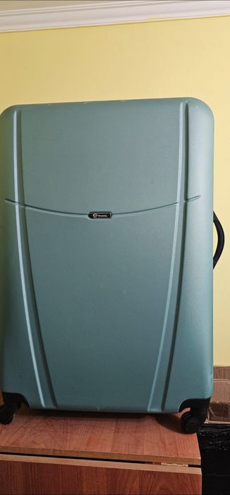 Продам чемоданы в отличном состоянии