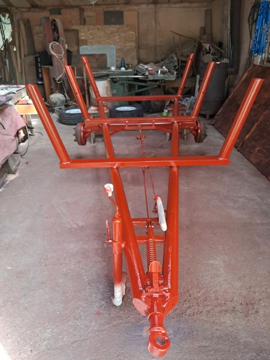 Trepied tractor. Foarte robust realizat din țeavă de sondă.