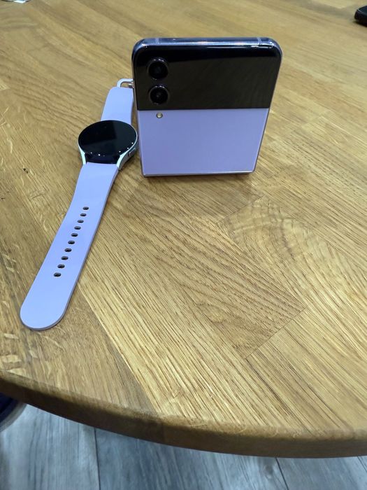 Samsung Galaxy Flip 4 комлект с часовник Samsung Watch 5