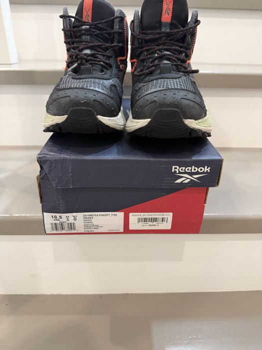 Продам демисезонние кроссовки Reebok
