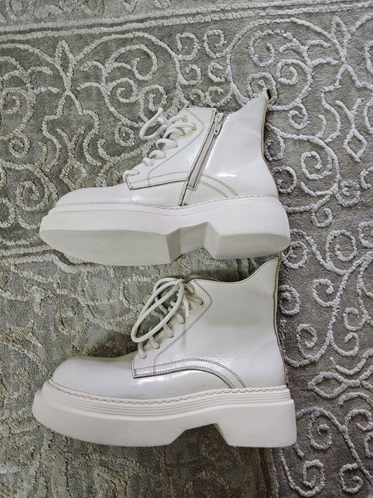 Новые, кожаные сапоги. Ботинки.