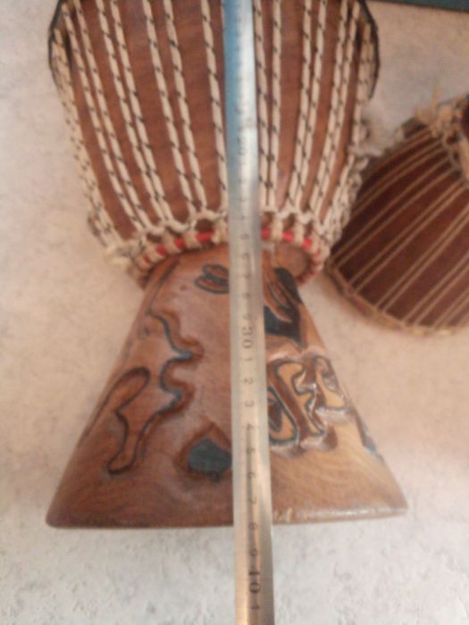 Doua vechi tarabane, lemn esență tare