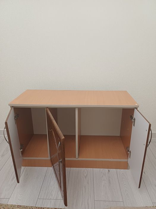 Деревянная тумба,трехдверная