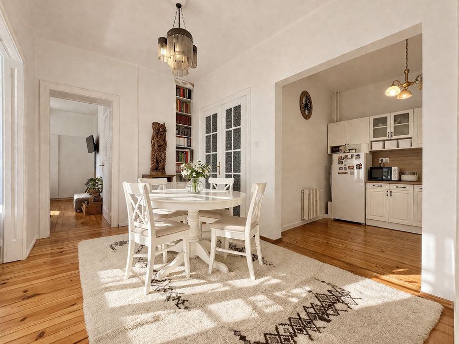 Продава се Тристаен апартамент в София, Център - 110 кв.м за 2759 €/кв.м - Снимка #2
