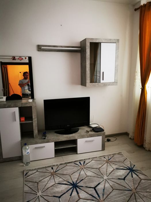 Închiriez apartament 2 camere Craiova zonă botanică, dotat cu centrală, AC, renovat recent, preț 2000lei