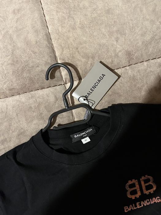 vand tricou balenciaga