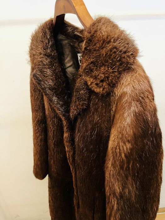 Haină maro din blană naturală Versace nutrie