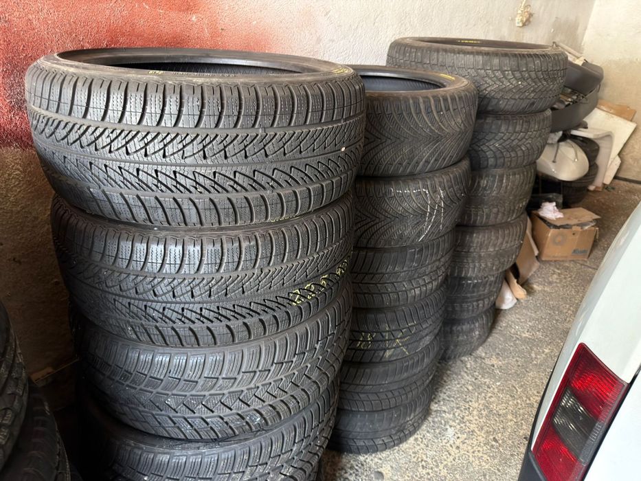 Vând anvelope de iarnă, diferite dimensiuni, mărci premium. Majoritatea sunt seturi de 4 bucăți, dar există și perechi (2 buc).