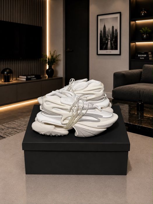 Balmain unicorn White