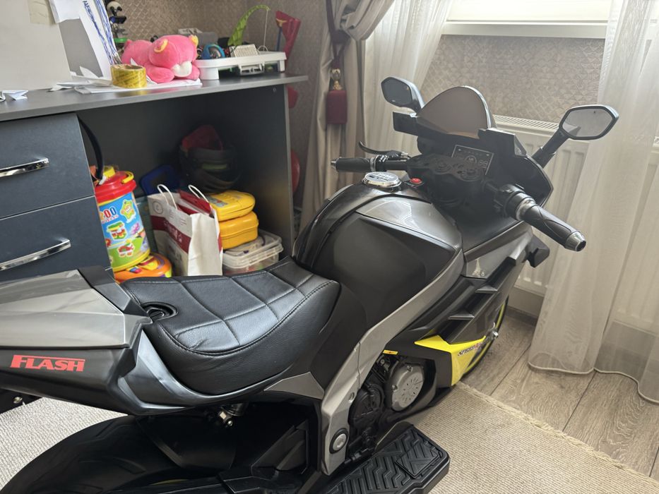 Продам детский мотоцикл.в идеальном состоянии.почти новый.сын вырос.