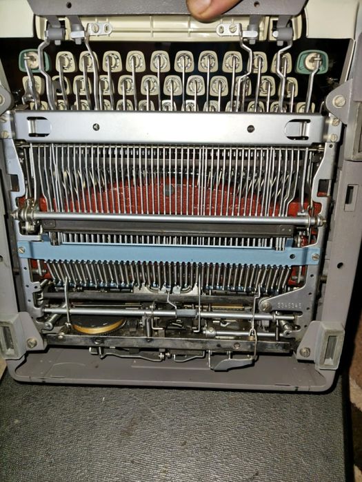 Masina de scris fabricata in Germania ( este utilizata )