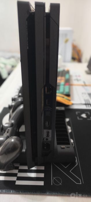 Play Station 4 pro 1 Tb