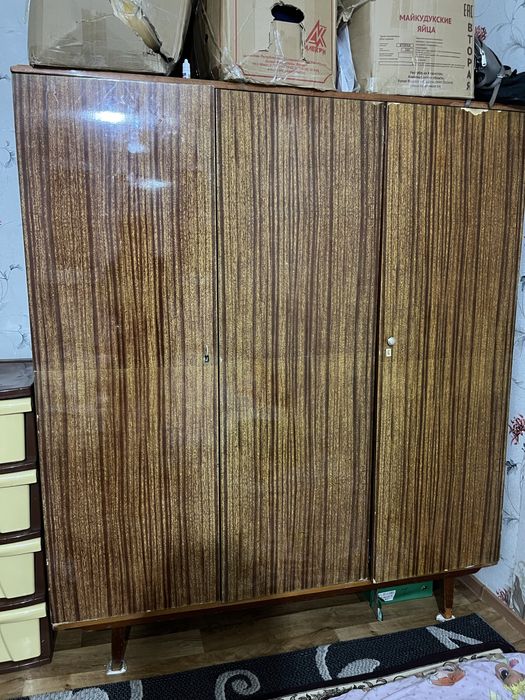 Шкаф из ссср прочный вместительный