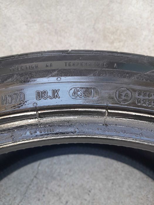 295/35R21 Continental