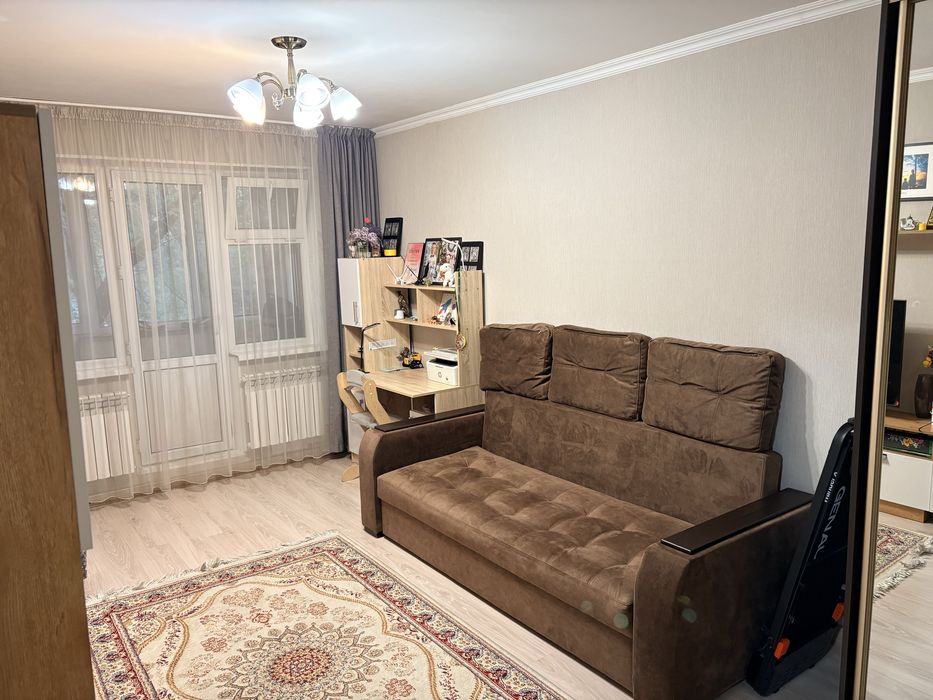 Продам  2 ком 43 кв 8 мкр дом 16 / 37 млн