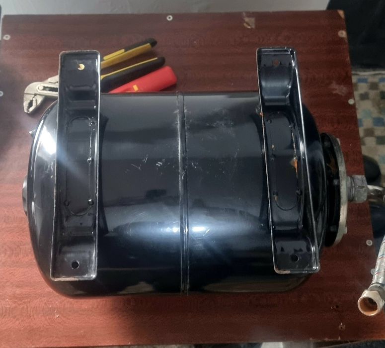 Продам бачок для насоса