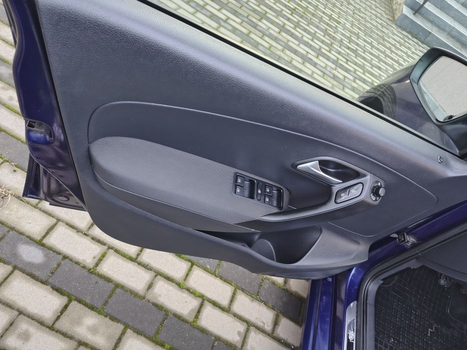 Vând Volkswagen polo