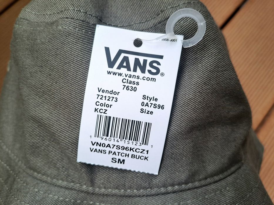 Шапка в зелено Vans