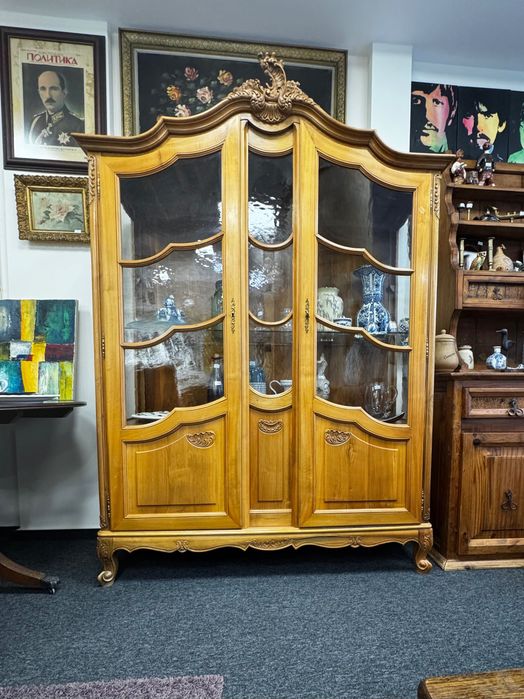 Масивна витрина стил Луи XV