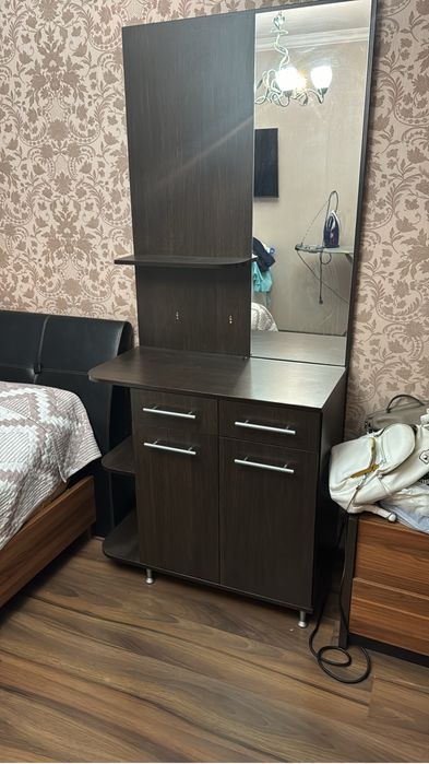 Продам камод с зеркалом