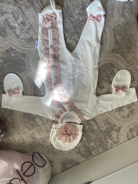 Детские вещи на девочку от нуля до года