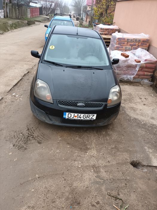 Vând Ford fiesta