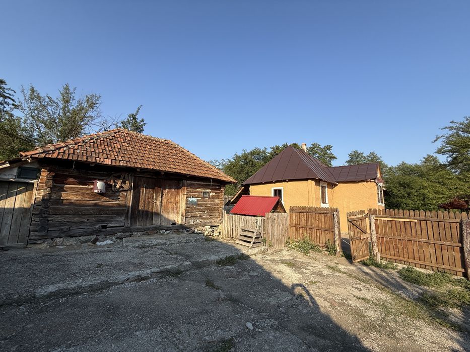 Proprietar, vând casă în comuna Isverna, județul Mehedinti