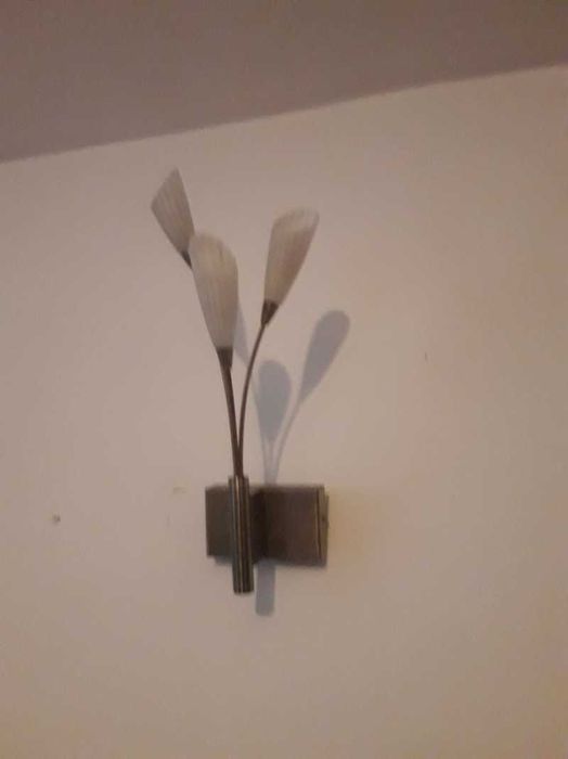 Set aplica de perete din alama cu trei brate si abajur de sticla