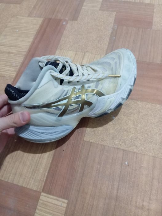 Волейбольные кроссовки