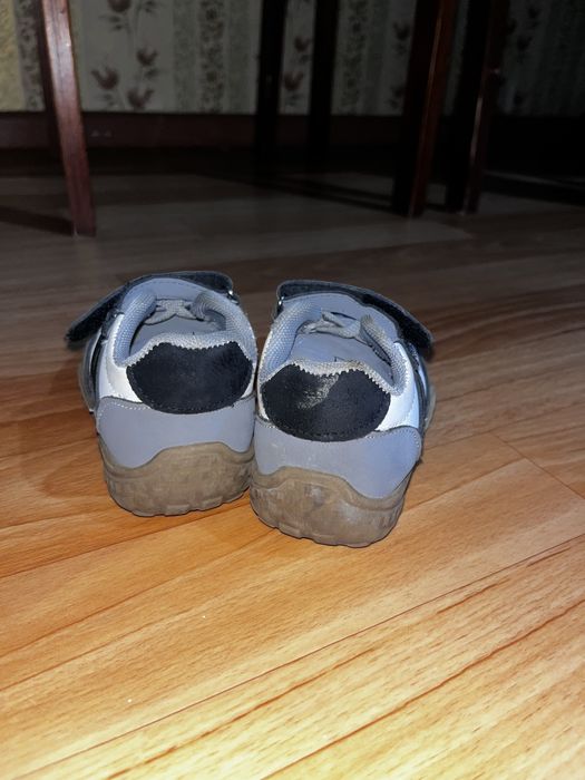 ботинки и крассовки за 4500тенге