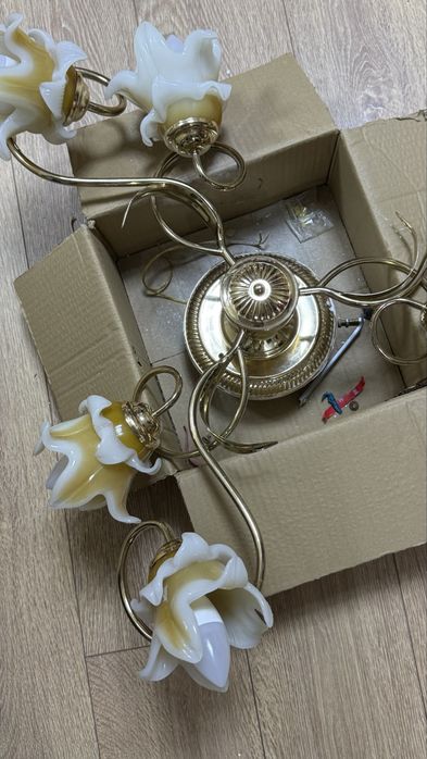 Люстра 6 рожков в отличном состоянии