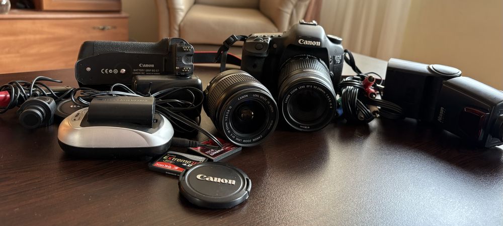 Продавам фото комплект Canon EOS 7D + аксесоари