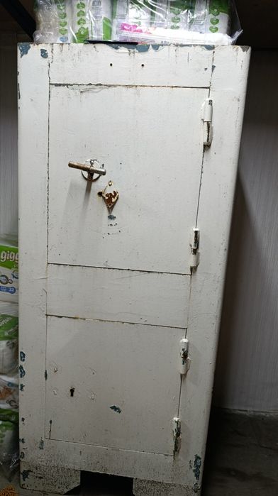Продаётся сейф огнеупорный, состояние среднее...