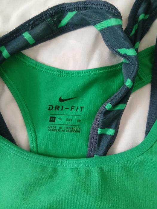 Set  maiou  și bustiera Nike