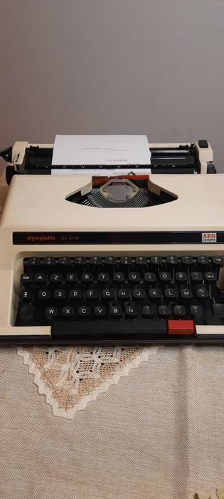 Mașină de scris Olympiette de luxe impecabilă