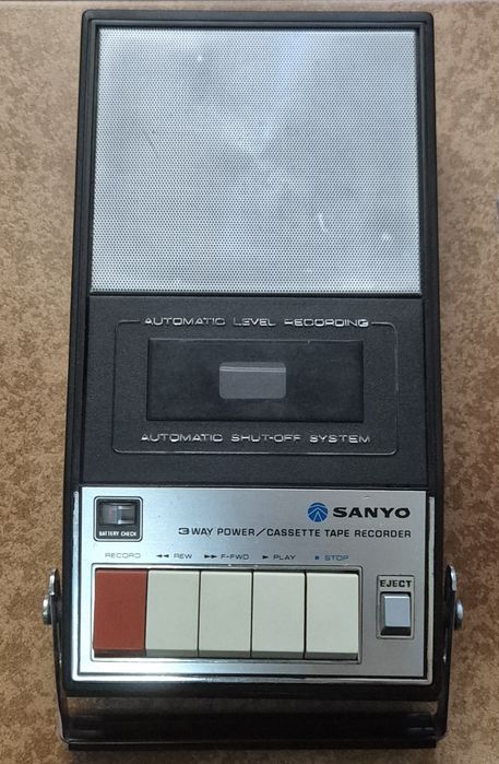 Casetofon vintage Sanyo M-787AZ cu husa originala - de colectie