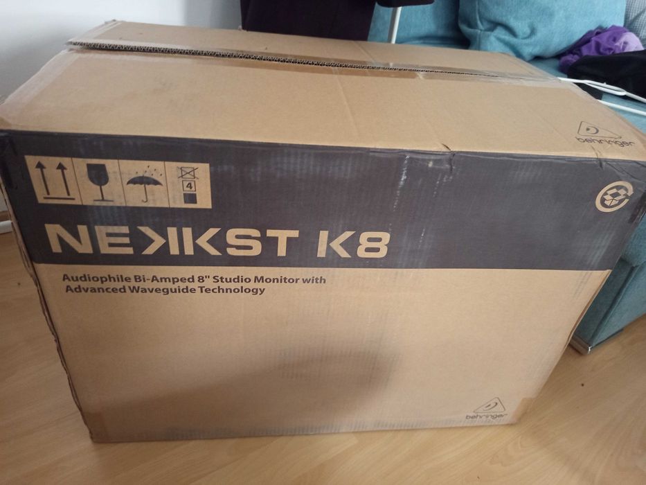 Продавам мониторни колони Berringer Nexxt8