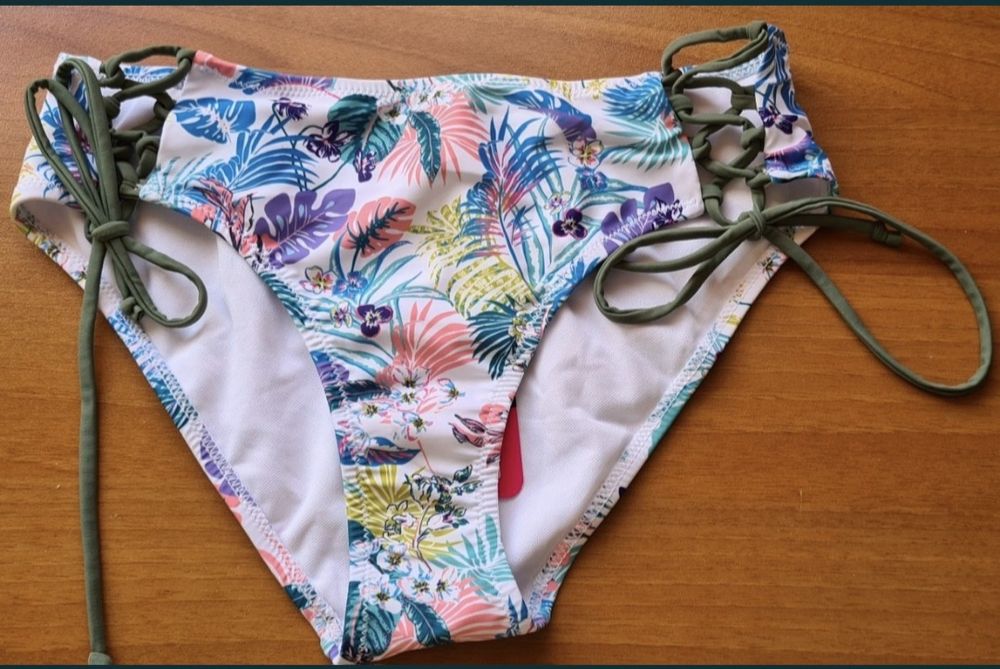 Долнище на бански