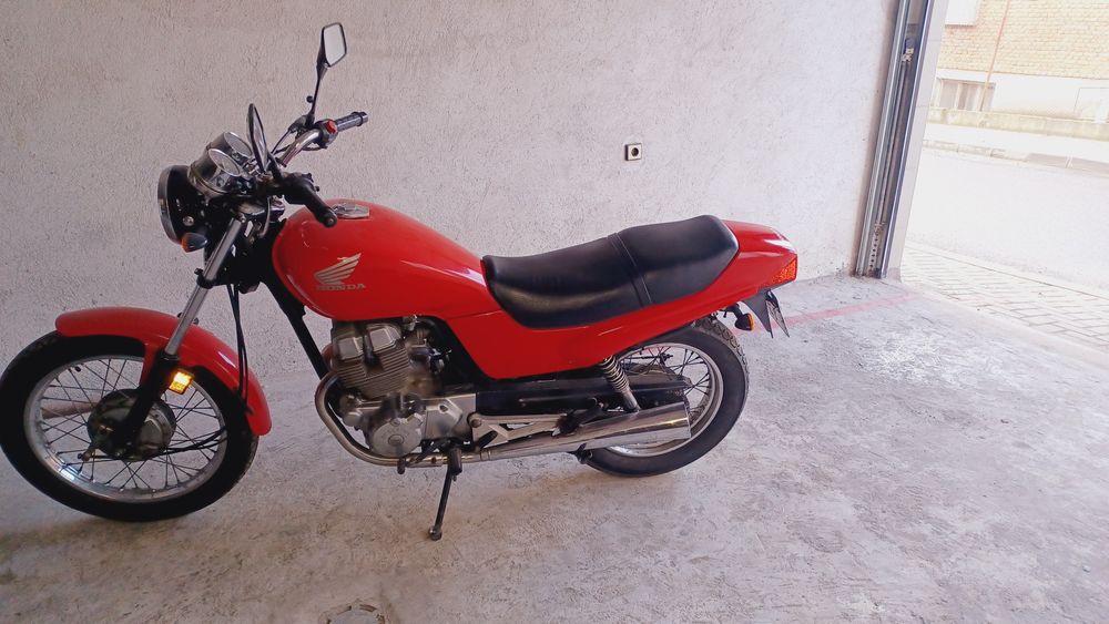 Мотоциклет Хонда CB250 Honda HONDA