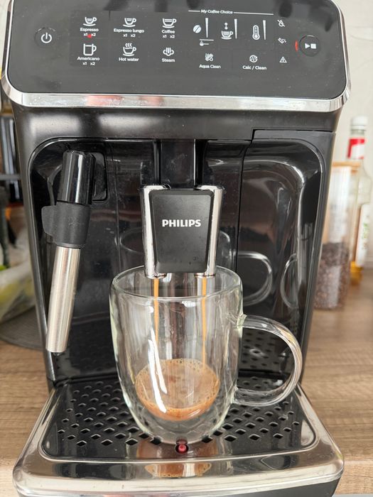 Philips Series 3200 EP3221/40 – Автоматична кафемашина с керамична мелачка