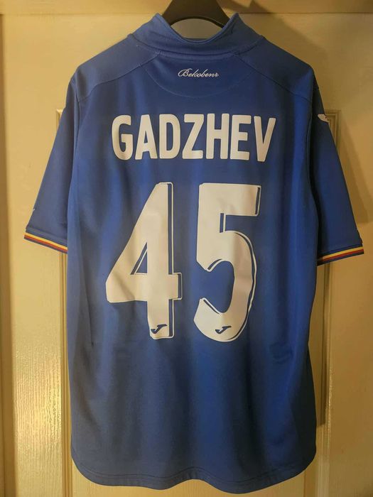 Фланелки на Левски