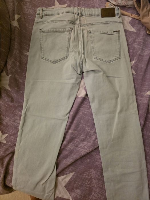 Blugi Pull&Bear albastru deschis - 42 EUR