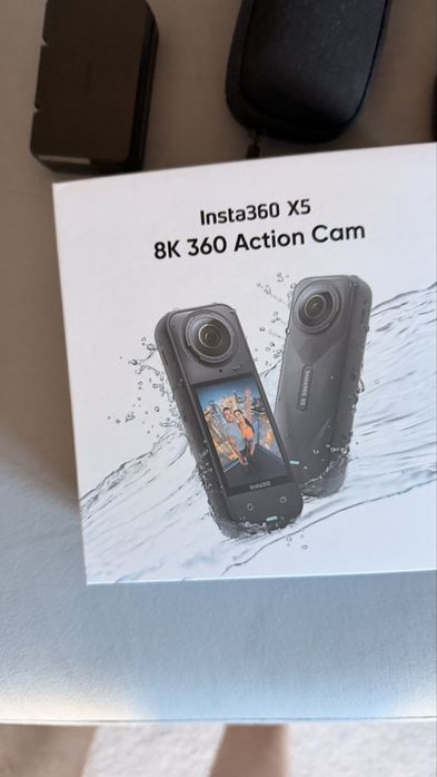 Insta360 X5 impecabil + accesorii originale