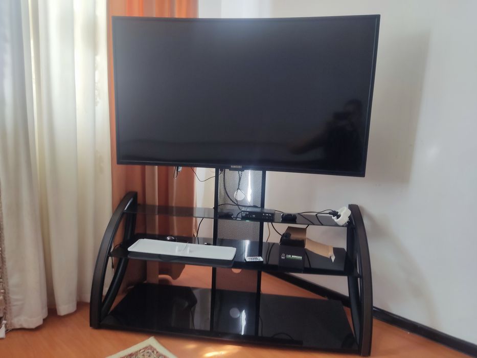 Продам телевизор самсунг с подставкой