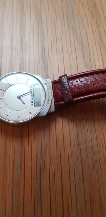 Часовник за китка Junghans Mega