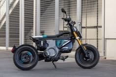 Vând motocicletă BMW model CE02